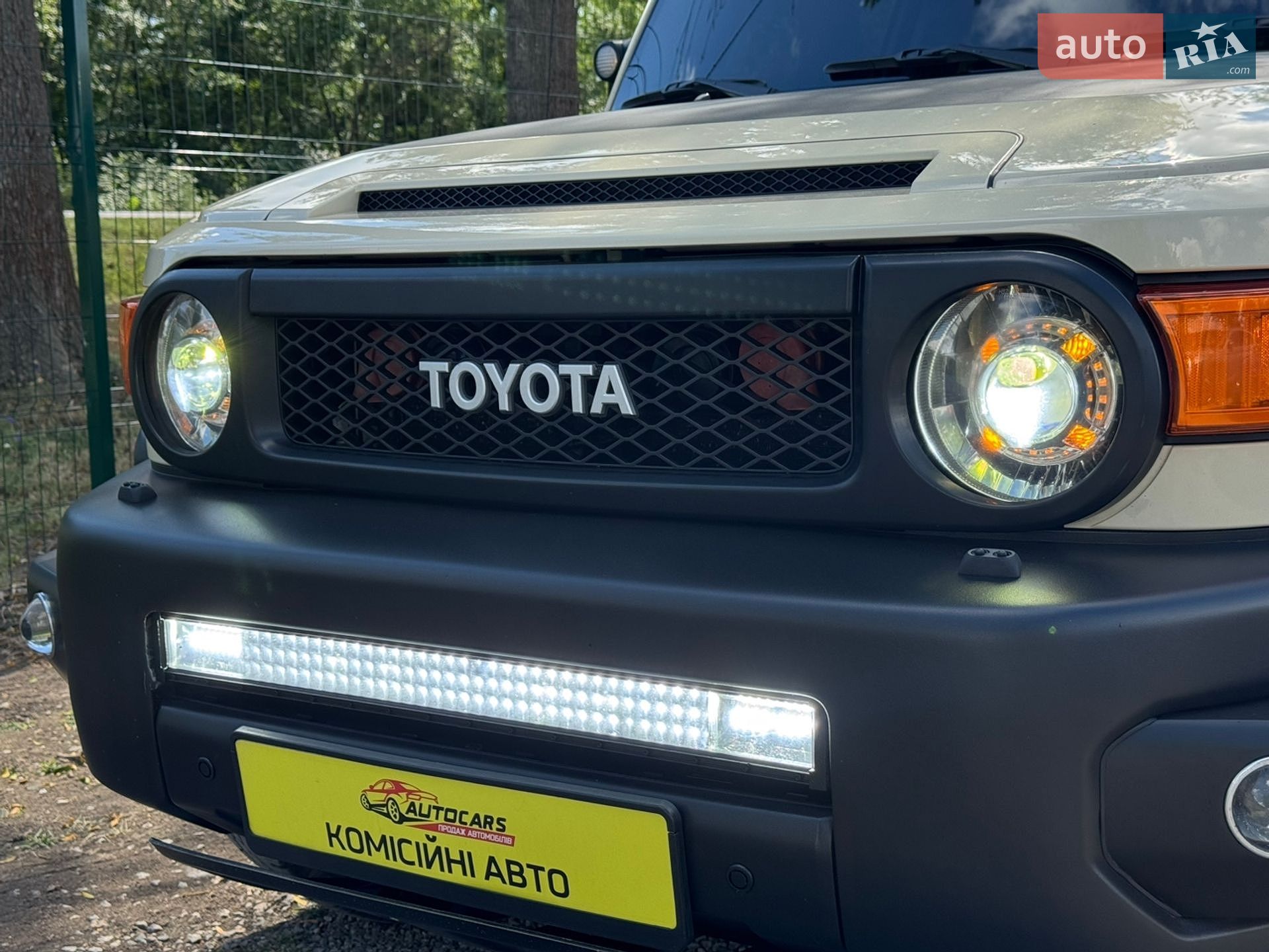 Toyota FJ Cruiser 2010 VIN JTEBU4BF8AK095639 фото оголошення 4 з 54