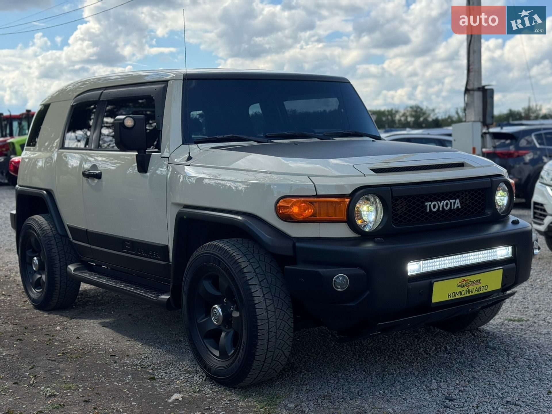 Toyota FJ Cruiser 2010 VIN JTEBU4BF8AK095639 фото оголошення 6 з 54