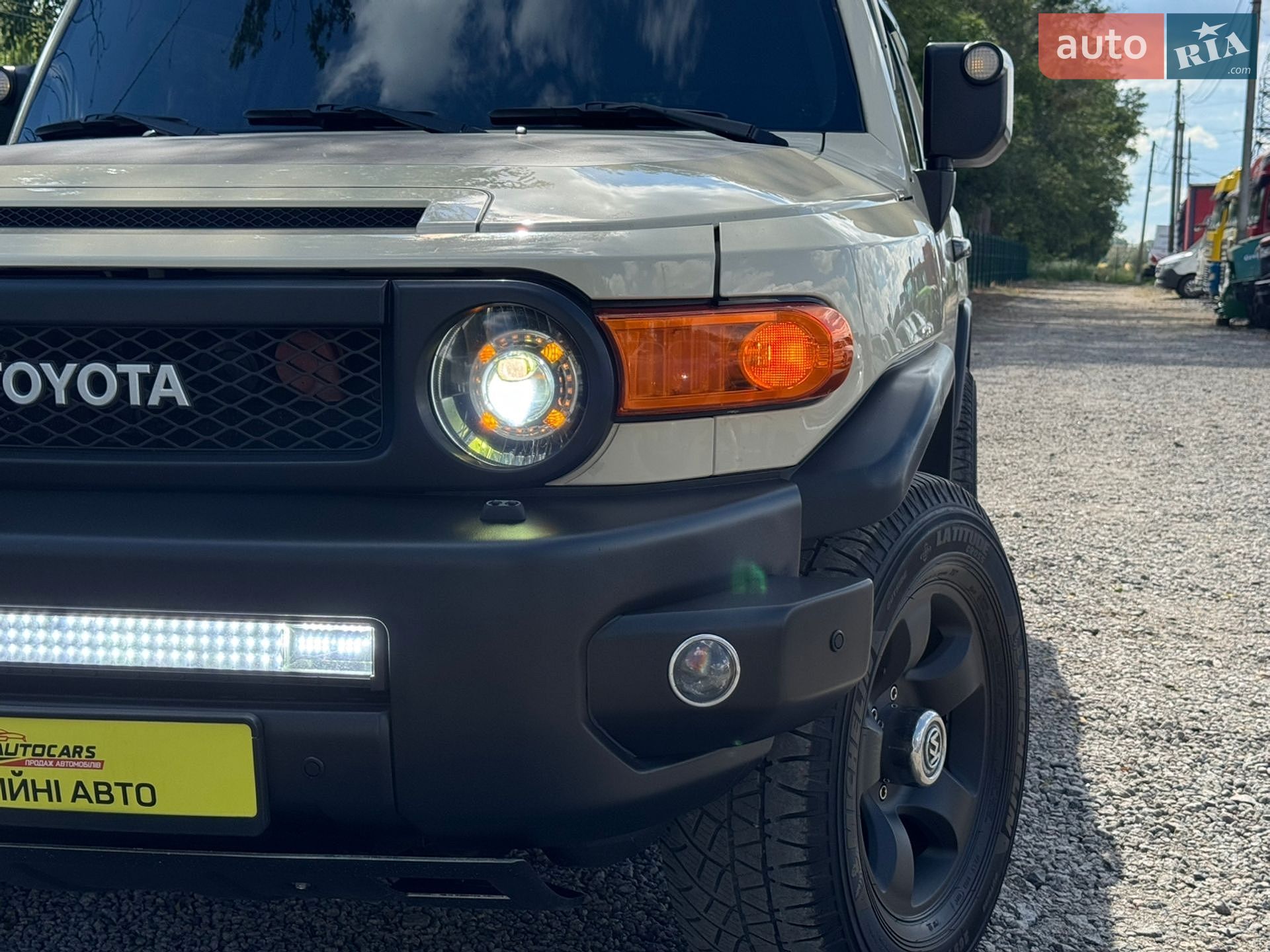 Toyota FJ Cruiser 2010 VIN JTEBU4BF8AK095639 фото оголошення 3 з 54