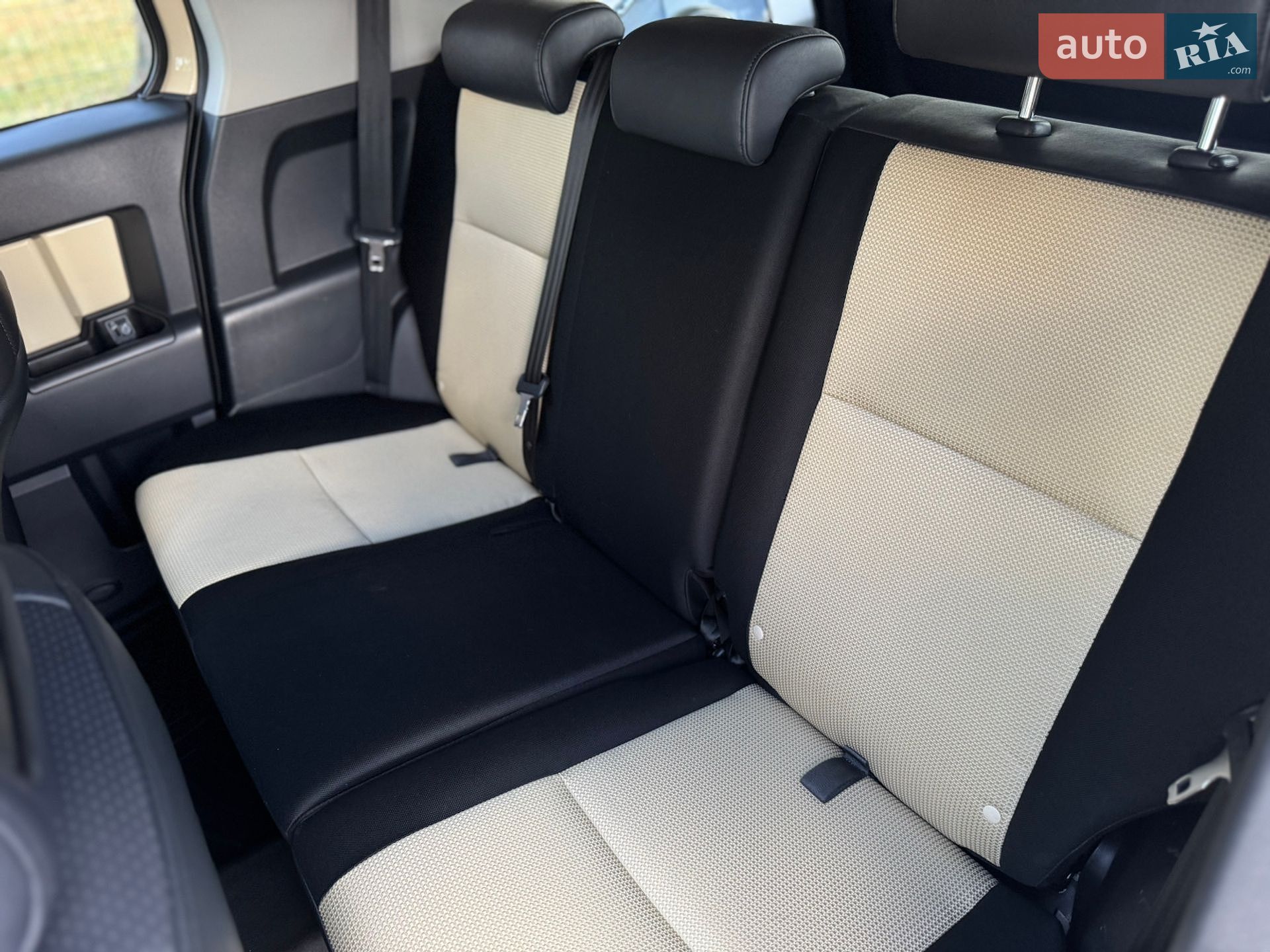 Toyota FJ Cruiser 2010 VIN JTEBU4BF8AK095639 фото оголошення 18 з 54