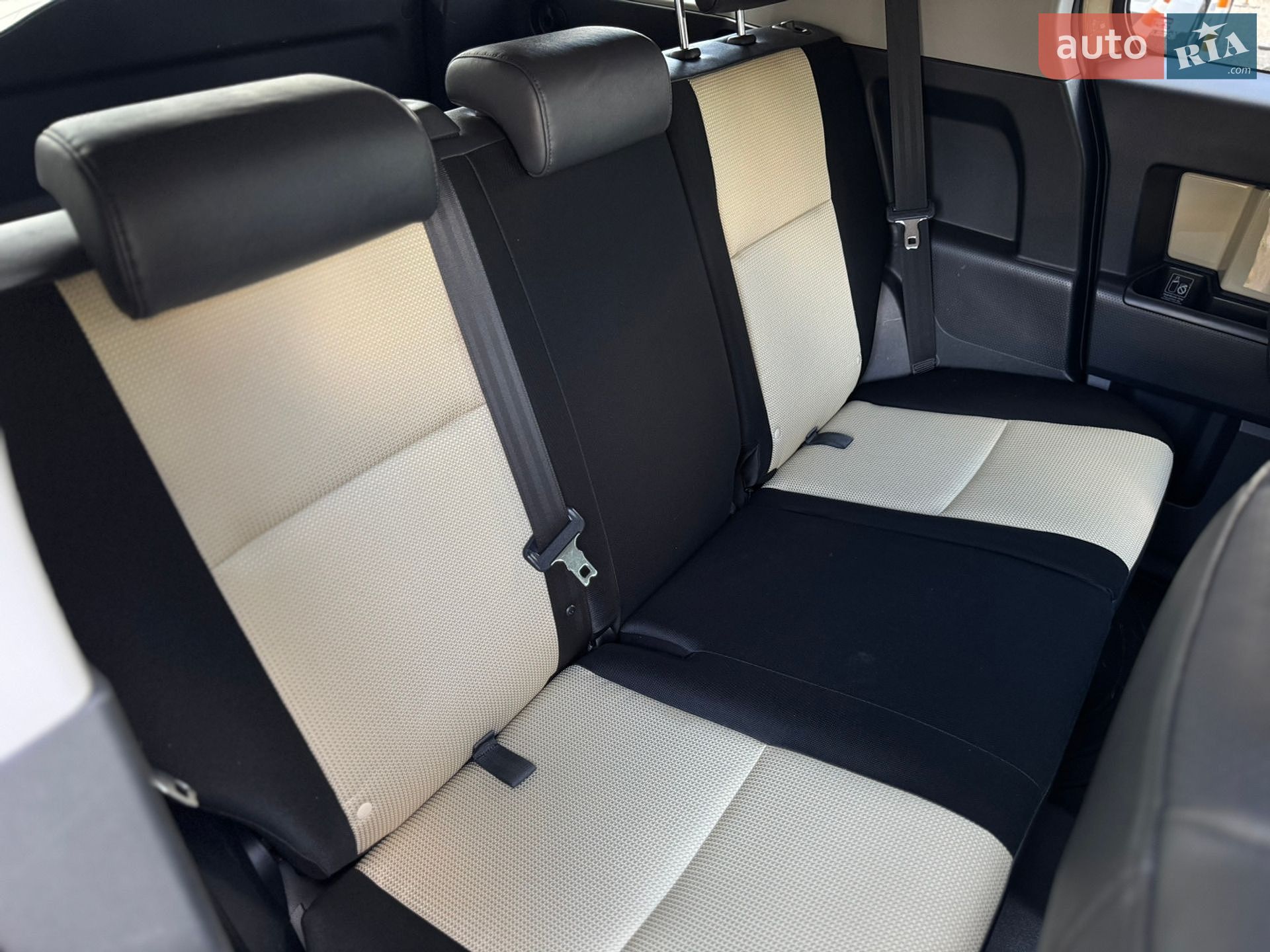 Toyota FJ Cruiser 2010 VIN JTEBU4BF8AK095639 фото оголошення 17 з 54