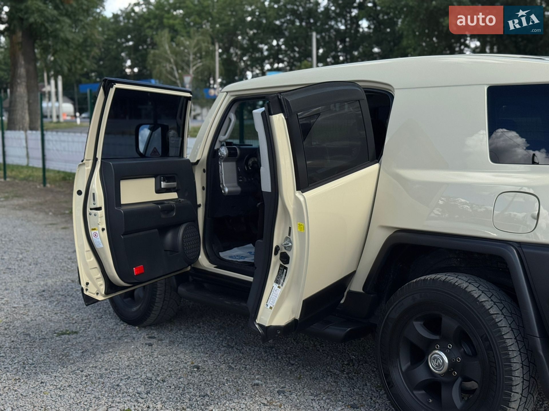 Toyota FJ Cruiser 2010 VIN JTEBU4BF8AK095639 фото оголошення 21 з 54