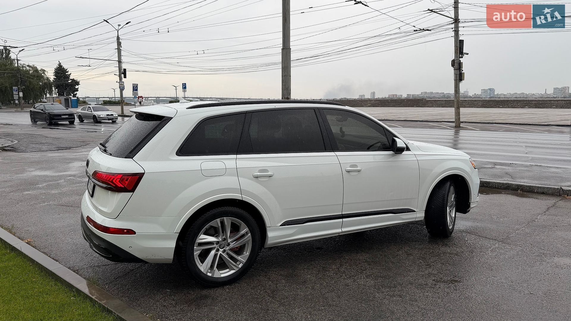 Audi Q7 2019 VIN WA1LXAF71LD002978 фото оголошення 10 з 38