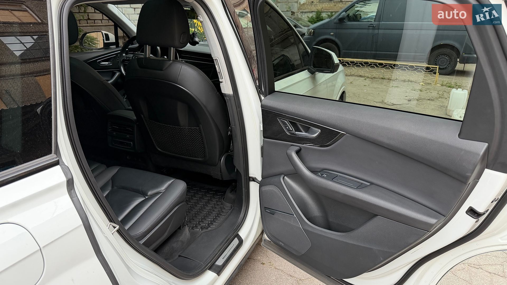 Audi Q7 2019 VIN WA1LXAF71LD002978 фото оголошення 29 з 38