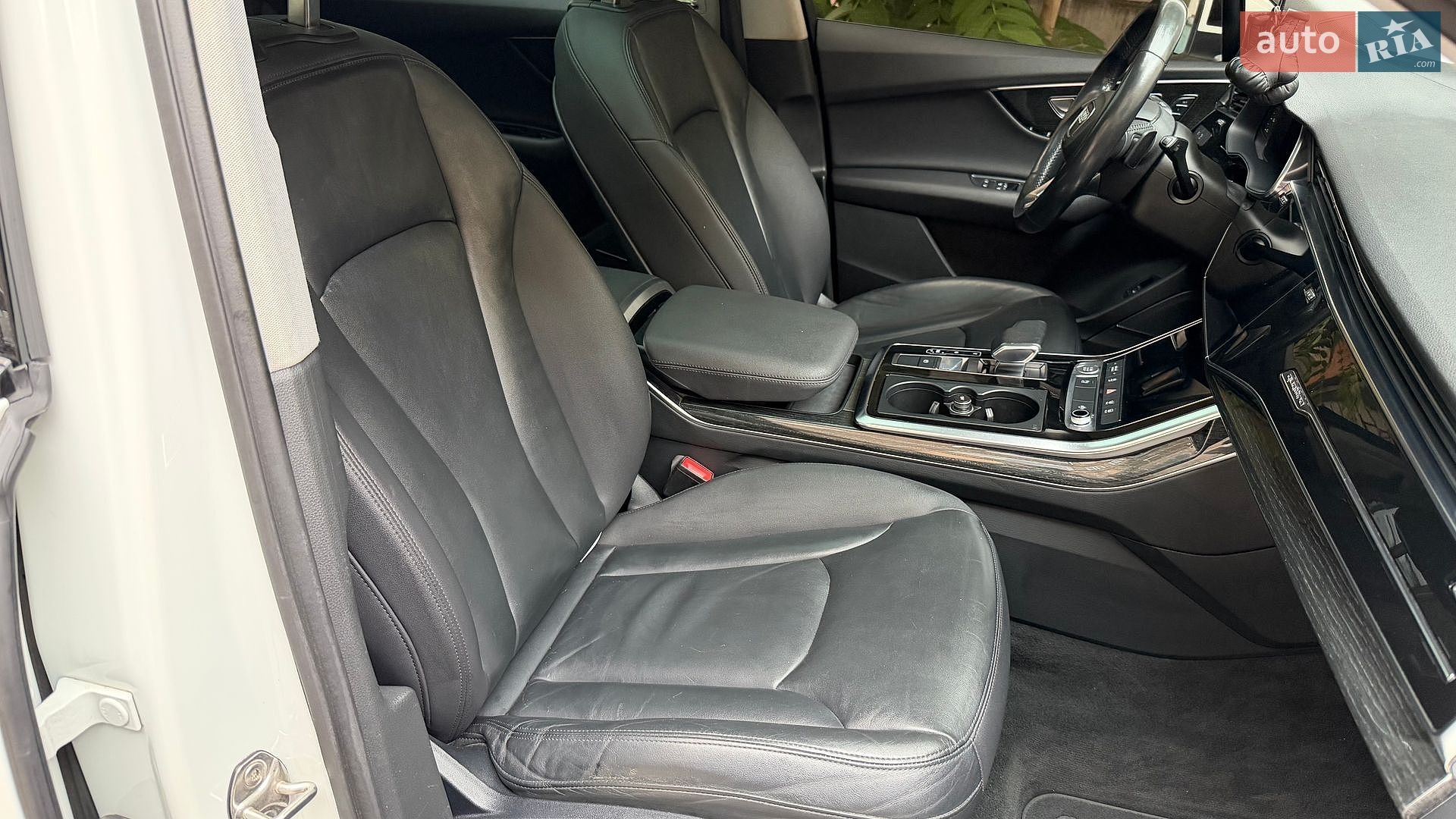 Audi Q7 2019 VIN WA1LXAF71LD002978 фото оголошення 33 з 38