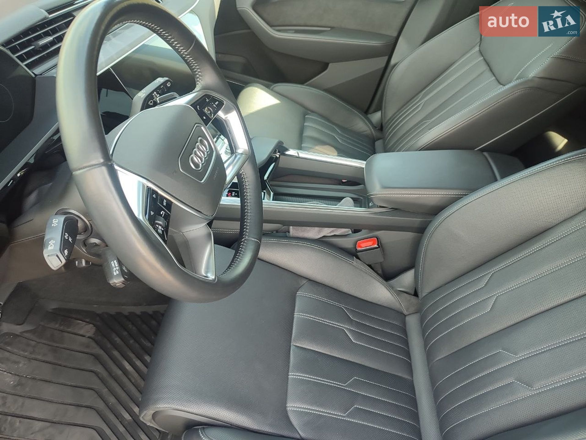 Audi e-tron 2020 VIN WA1VABGE0MB004327 фото оголошення 36 з 75