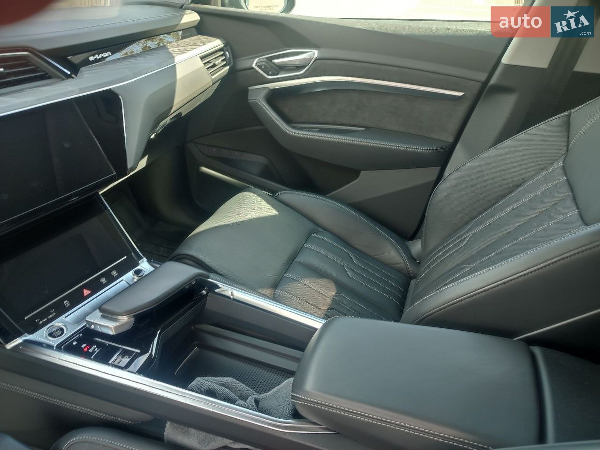 Audi e-tron 2020 VIN WA1VABGE0MB004327 фото оголошення 37 з 75