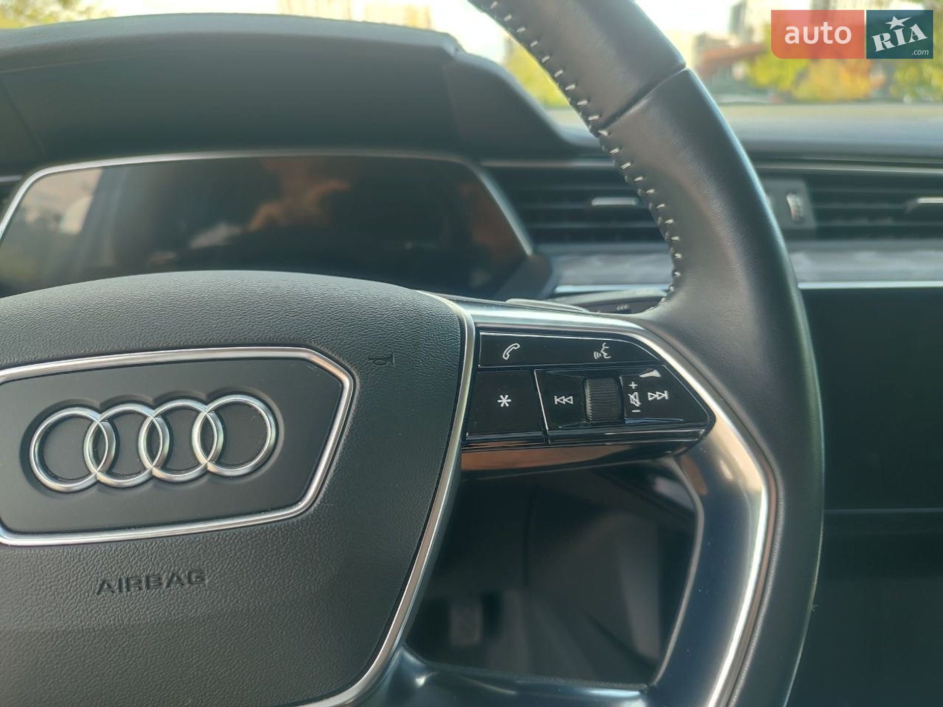 Audi e-tron 2020 VIN WA1VABGE0MB004327 фото оголошення 39 з 75