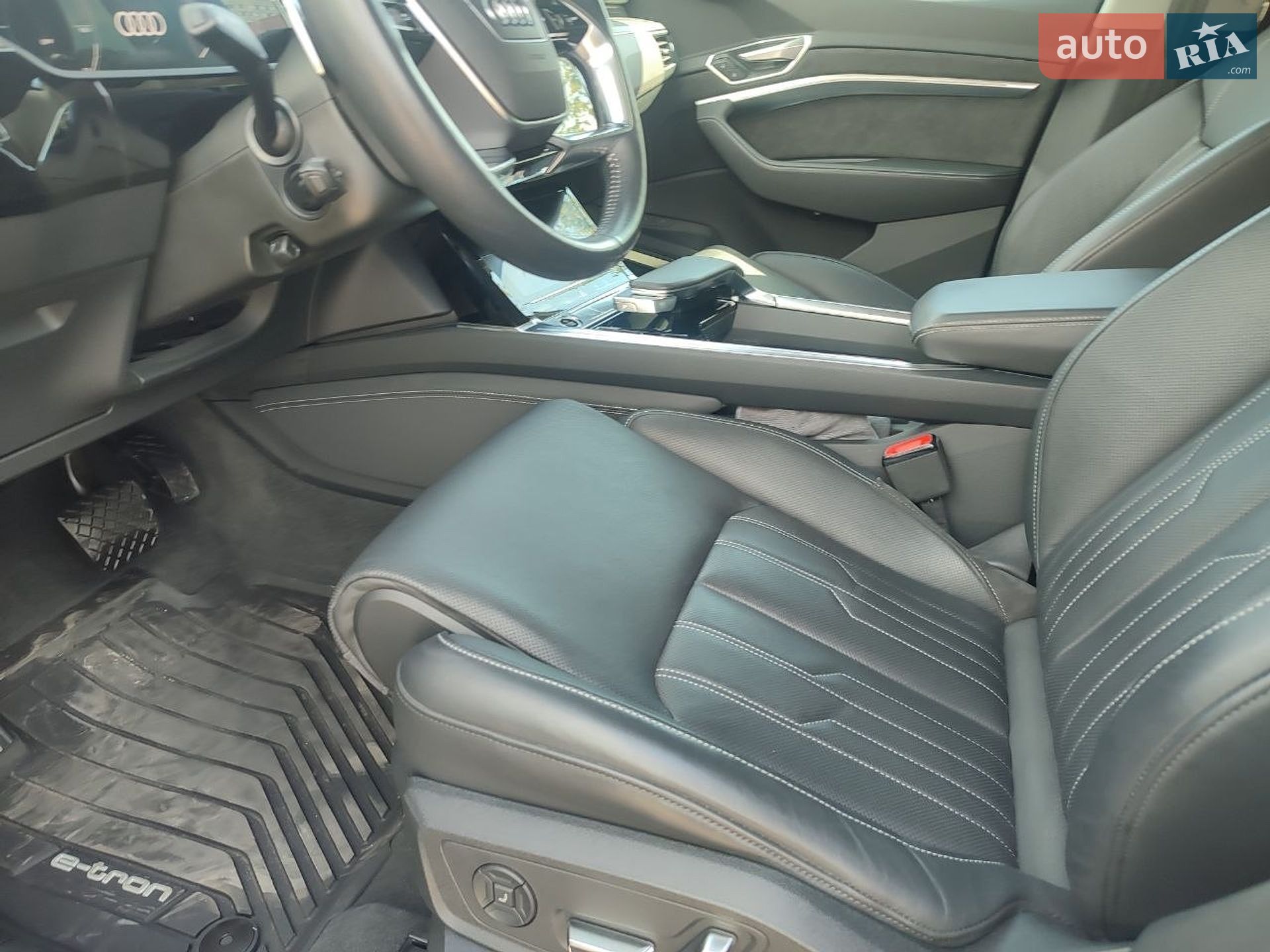 Audi e-tron 2020 VIN WA1VABGE0MB004327 фото оголошення 41 з 75