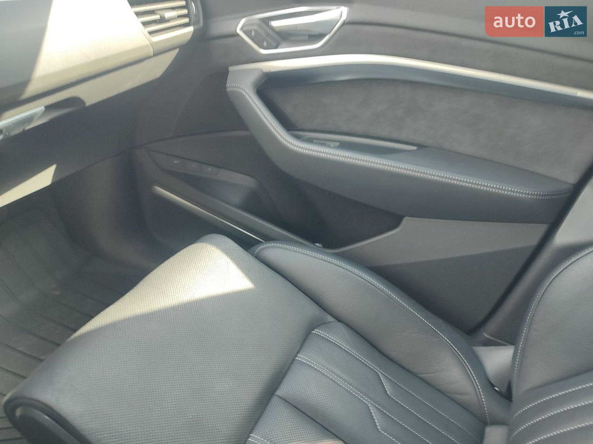 Audi e-tron 2020 VIN WA1VABGE0MB004327 фото оголошення 42 з 75