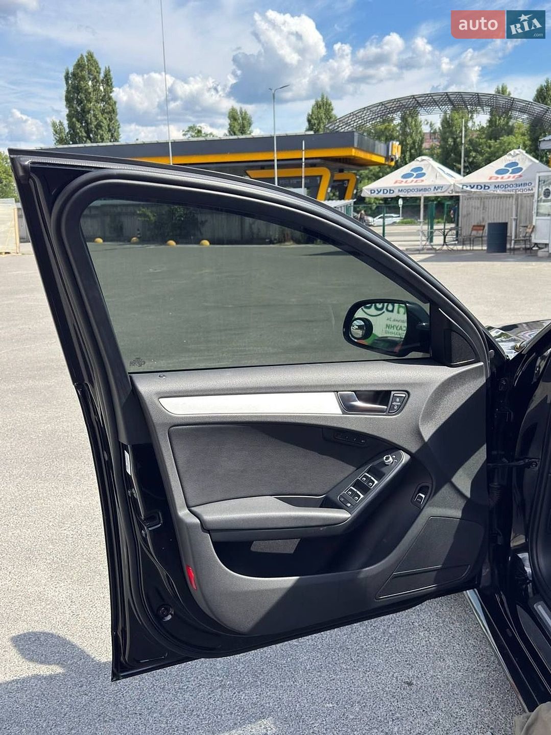 Audi A4 2015 VIN WAUFFCFL2FN046014 фото оголошення 4 з 12