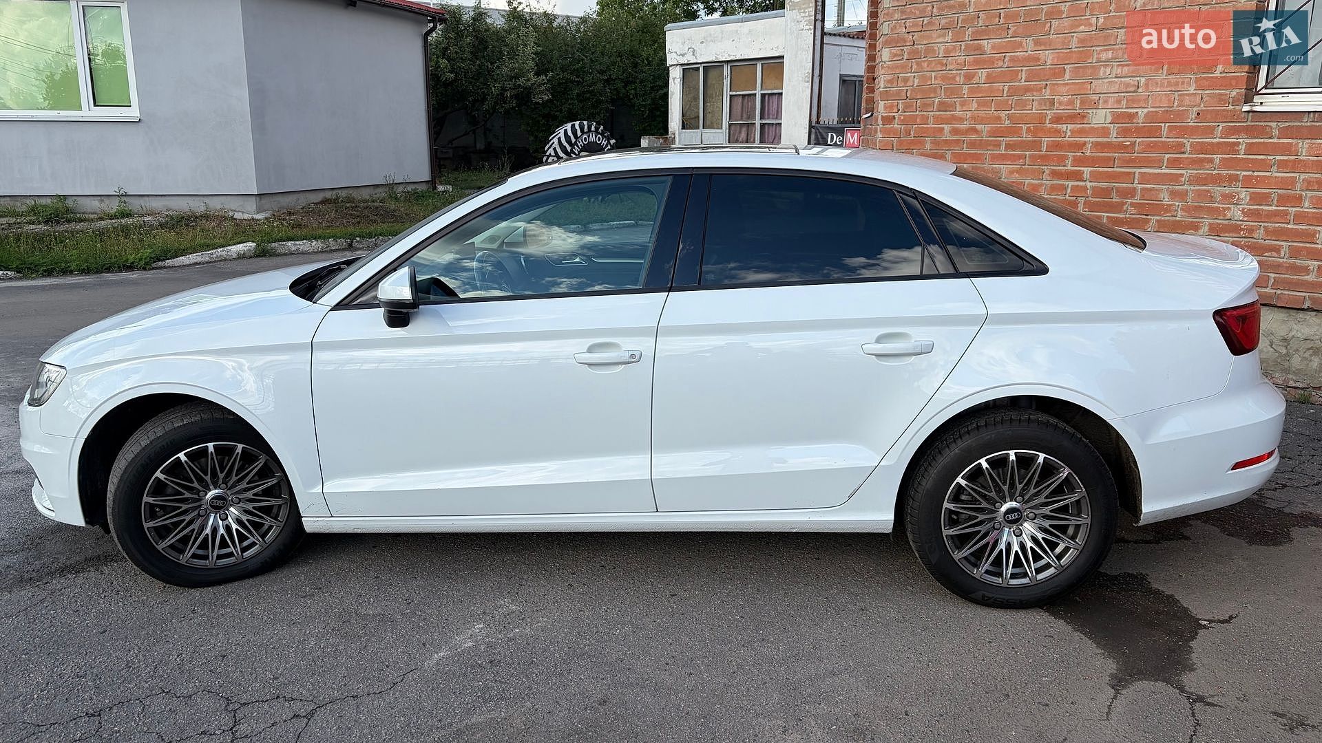 Audi A3 2016 VIN WAUZZZ8V0H1006563 фото оголошення 5 з 15