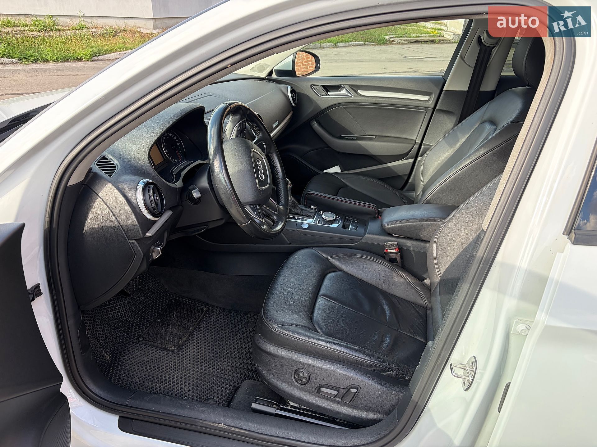 Audi A3 2016 VIN WAUZZZ8V0H1006563 фото оголошення 8 з 15