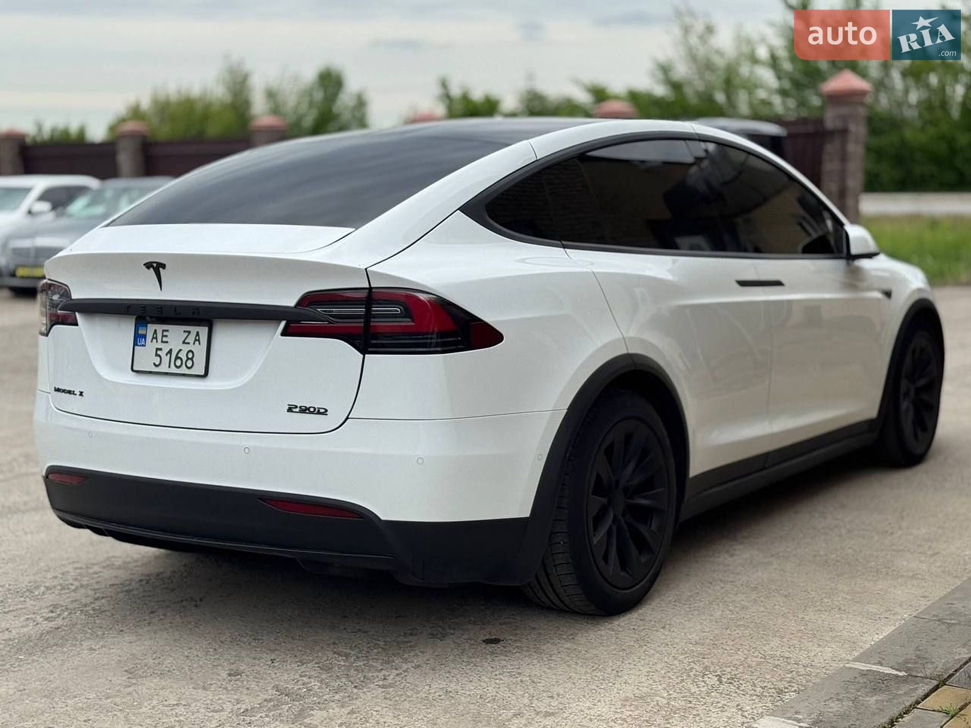 Tesla Model X 2016 VIN 5YJXCBE4XGF013718 фото оголошення 4 з 8