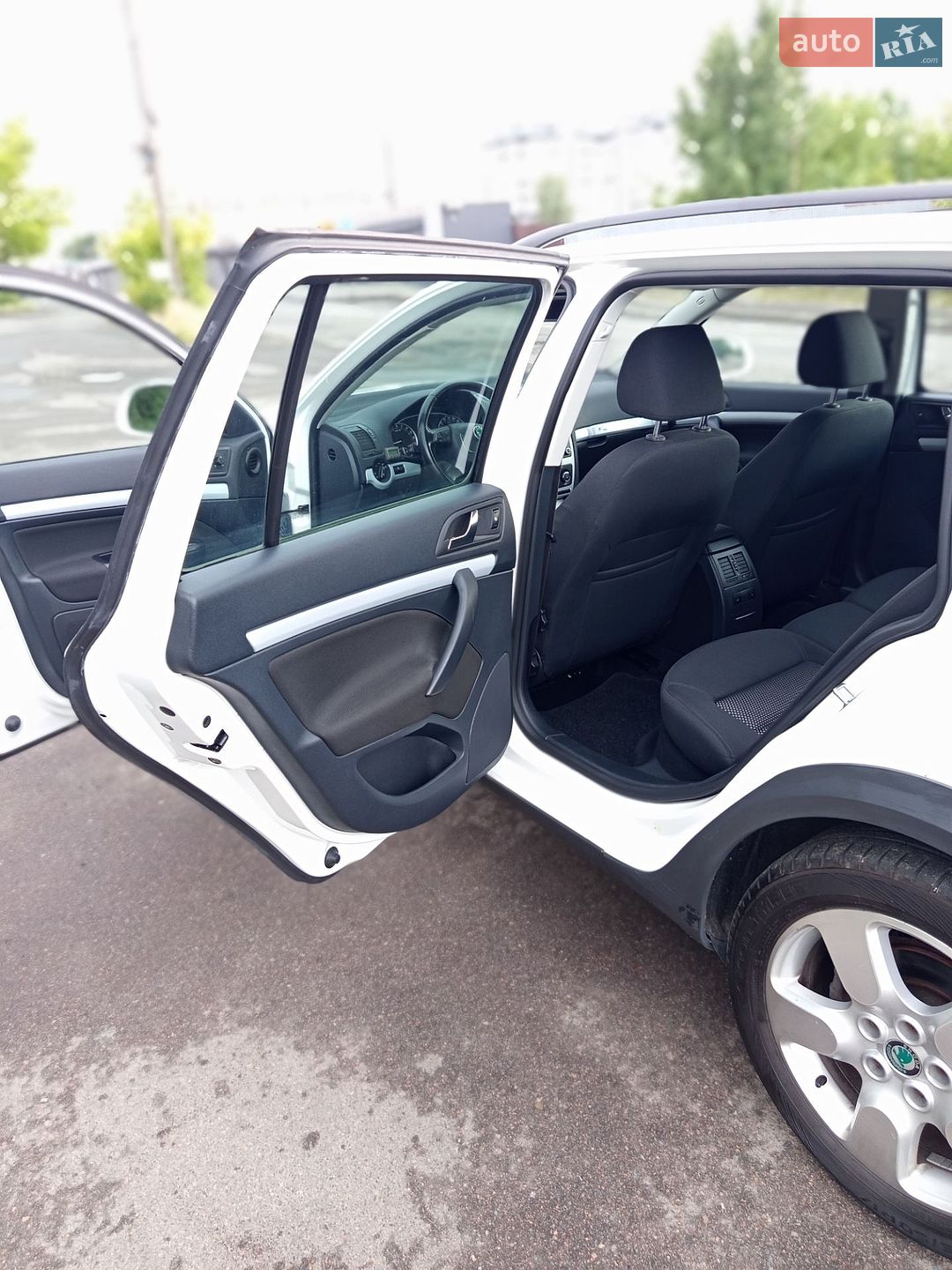Skoda Octavia Scout 2011 VIN TMBKE61Z2B2131223 фото оголошення 89 з 126