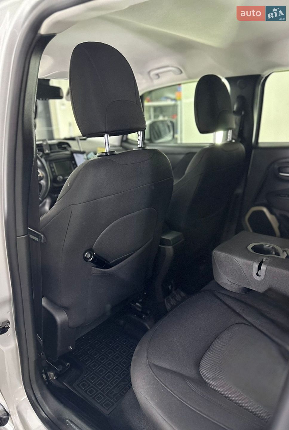 Jeep Renegade 2017 VIN ZACCJBBB2HPG32153 фото оголошення 2 з 6