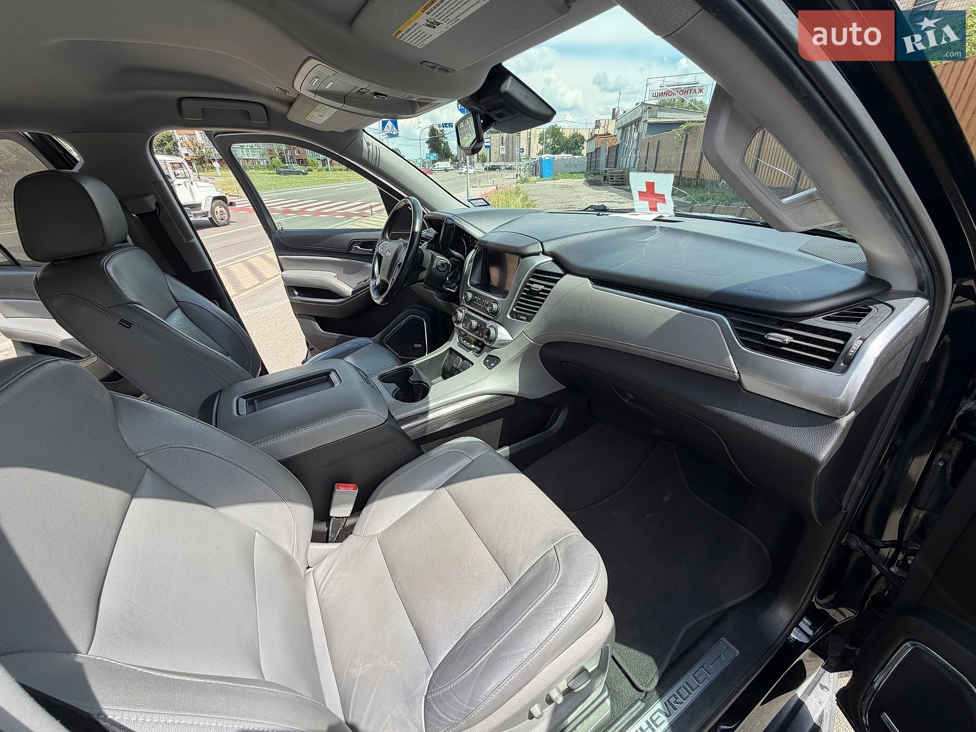 Chevrolet Suburban 2018 VIN 1GNSKHKC9KR204147 фото оголошення 4 з 17