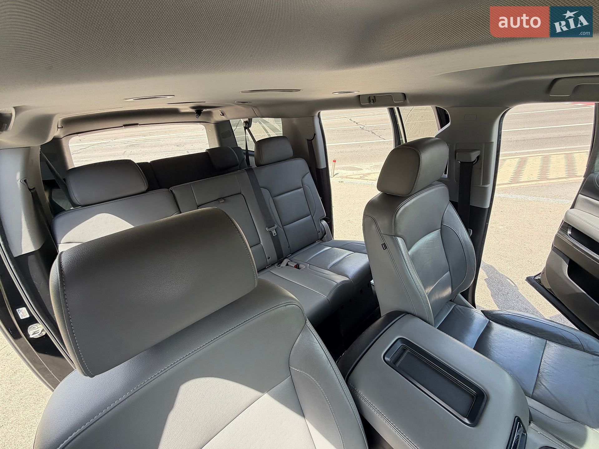 Chevrolet Suburban 2018 VIN 1GNSKHKC9KR204147 фото оголошення 8 з 17