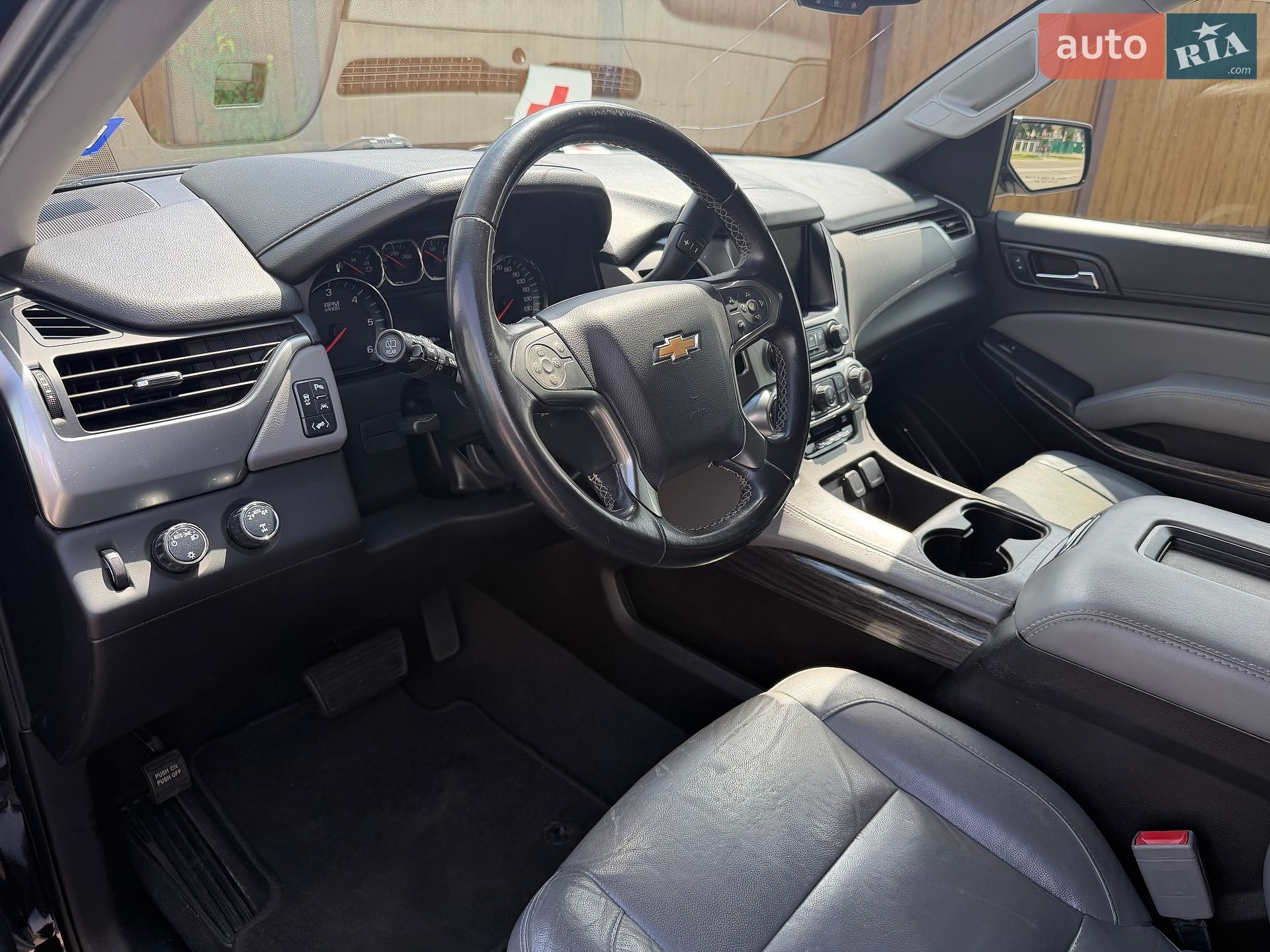 Chevrolet Suburban 2018 VIN 1GNSKHKC9KR204147 фото оголошення 9 з 17