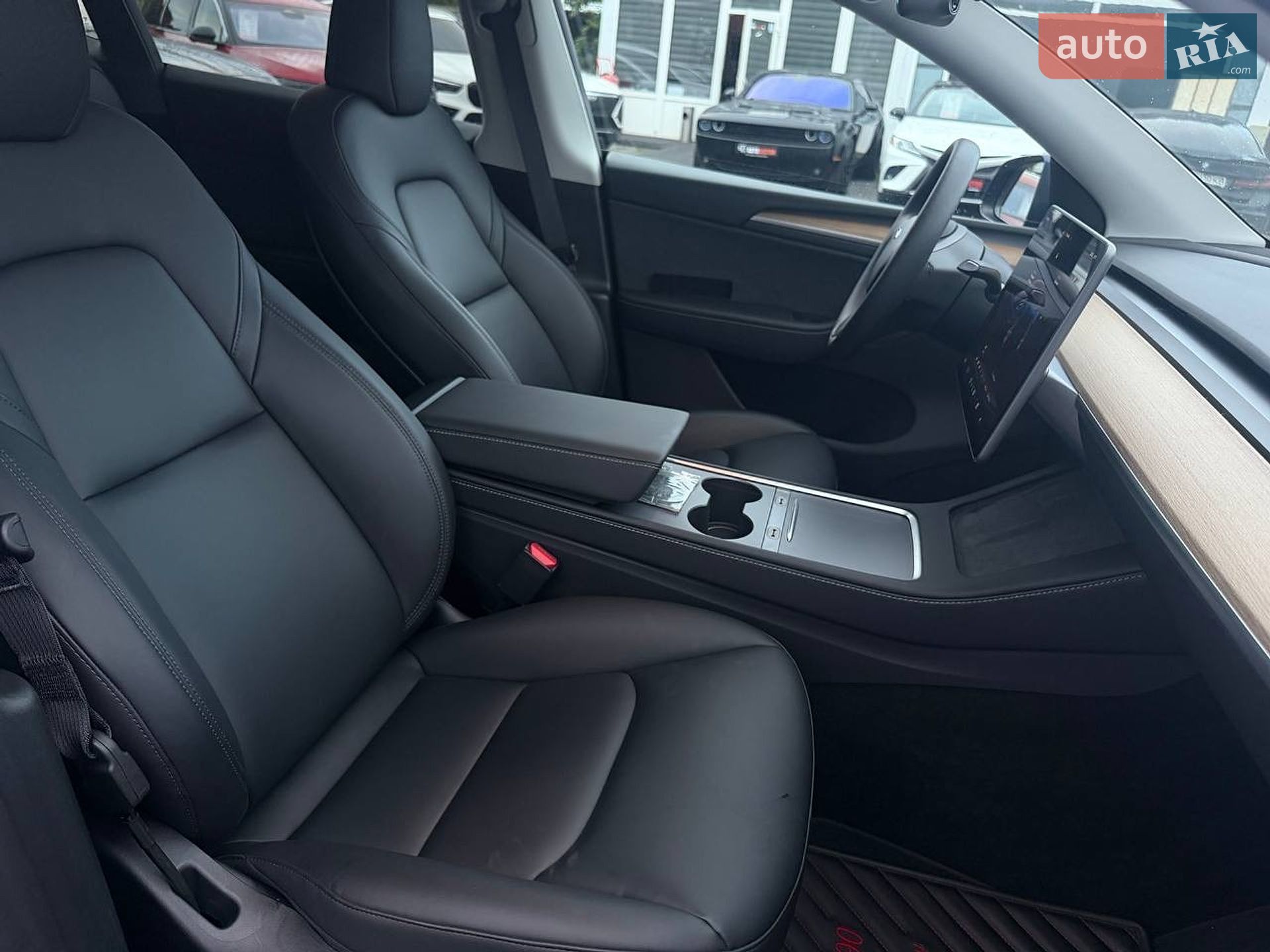 Tesla Model Y 2024 VIN 7SAYGDEE6RA226097 фото оголошення 28 з 32