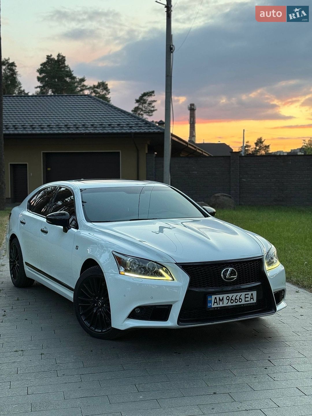 Lexus LS 2014 VIN JTHCL5EF4F5023242 фото оголошення 2 з 26