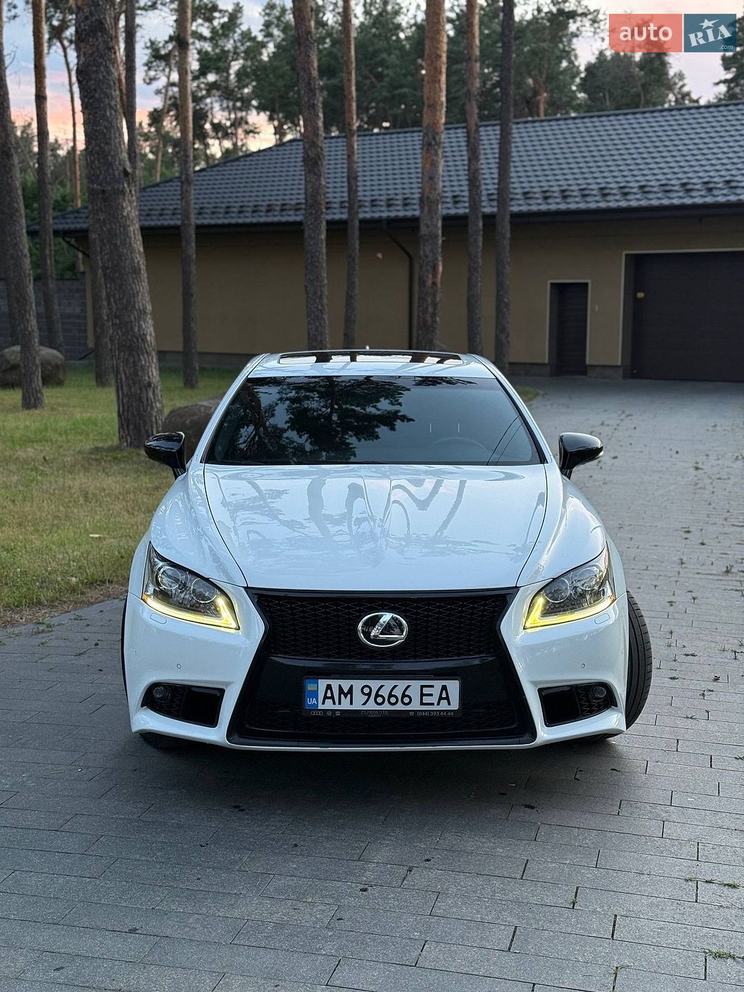 Lexus LS 2014 VIN JTHCL5EF4F5023242 фото оголошення 3 з 26