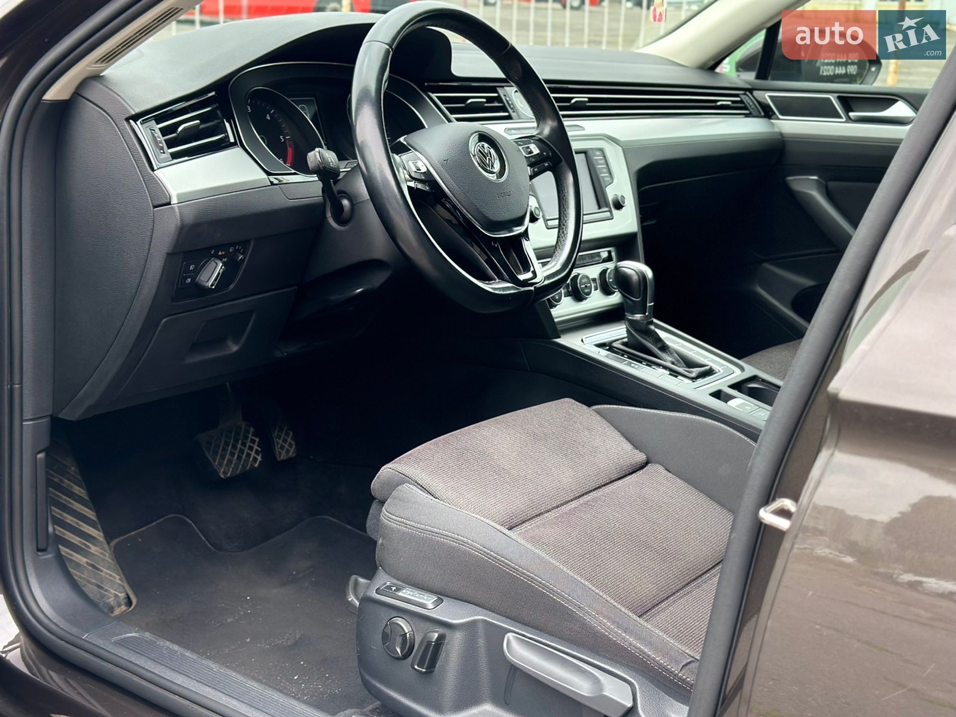 Volkswagen Passat 2017 VIN WVWZZZ3CZHE159336 фото оголошення 11 з 23
