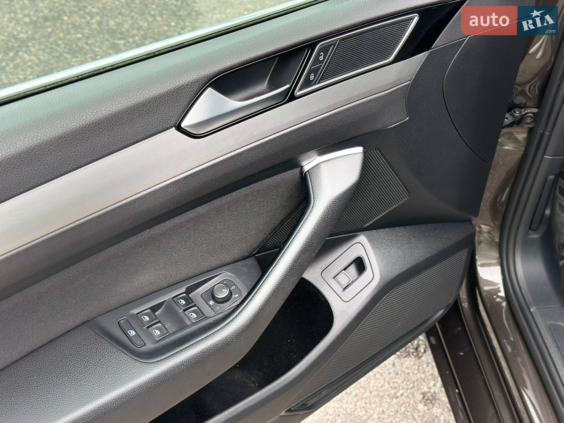 Volkswagen Passat 2017 VIN WVWZZZ3CZHE159336 фото оголошення 12 з 23