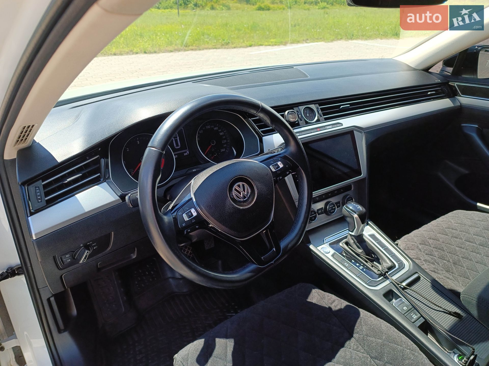 Volkswagen Passat 2018 VIN WVWZZZ3CZJE202229 фото оголошення 13 з 26