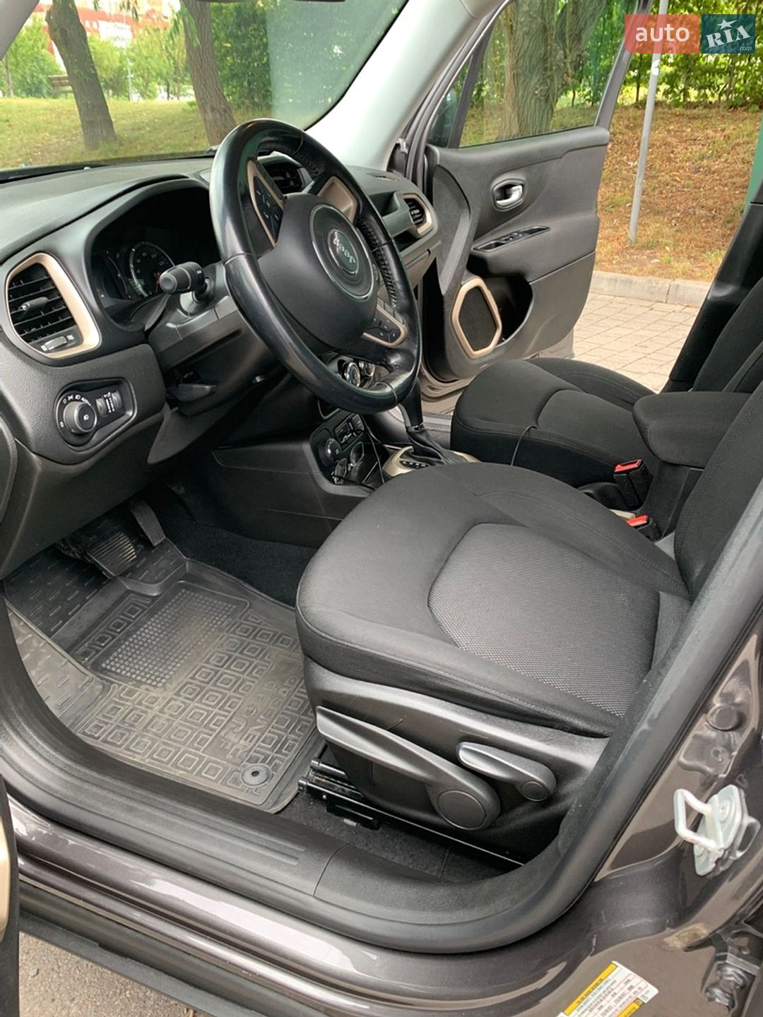 Jeep Renegade 2017 VIN ZACCJBBB8HPG59597 фото оголошення 19 з 58
