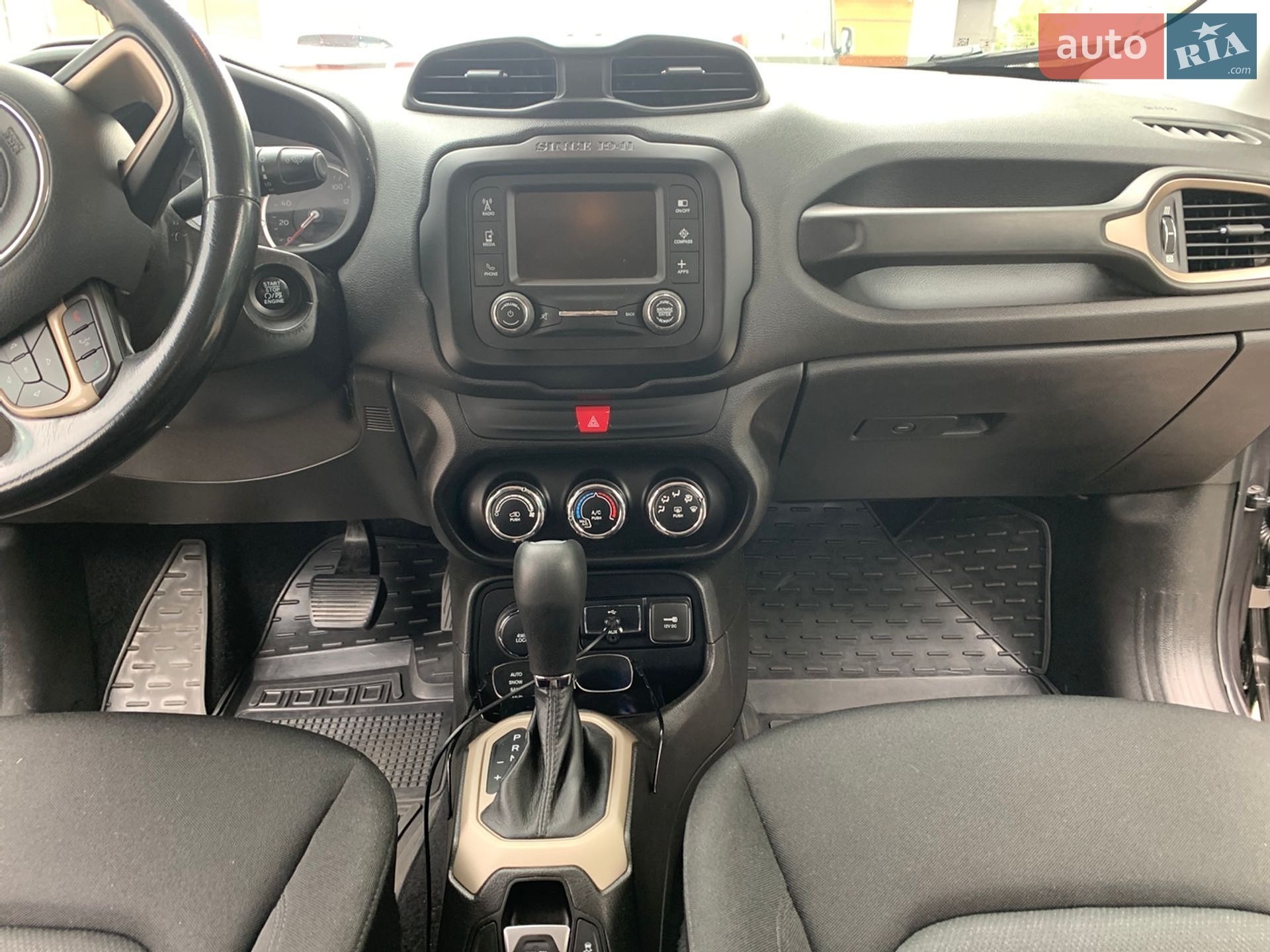 Jeep Renegade 2017 VIN ZACCJBBB8HPG59597 фото оголошення 26 з 58