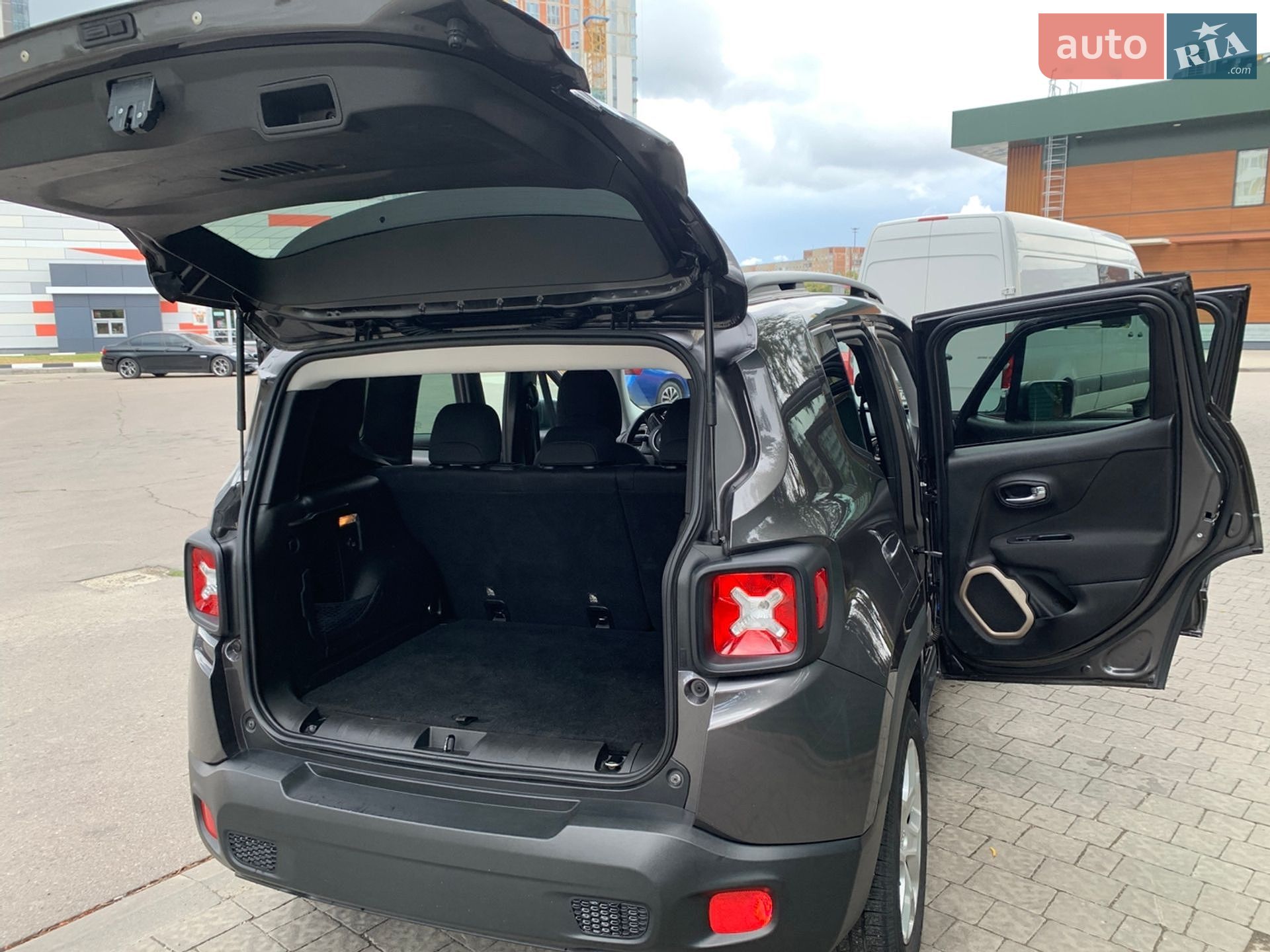 Jeep Renegade 2017 VIN ZACCJBBB8HPG59597 фото оголошення 30 з 58