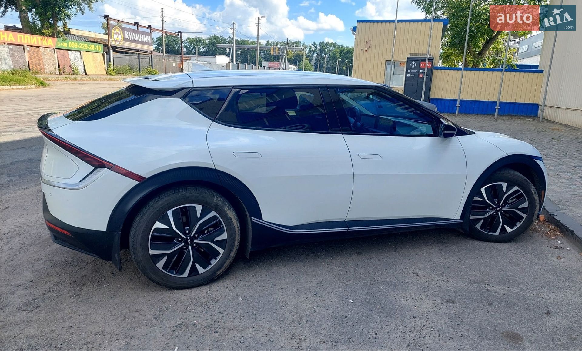 Kia EV6 2023 VIN KNDC34LB8P5608693 фото оголошення 2 з 30