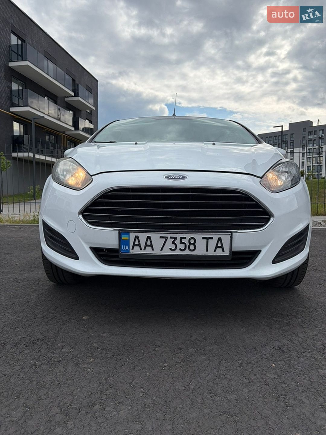 Ford Fiesta 2017 VIN WF0DXXGAKDHP28712 фото оголошення 2 з 18