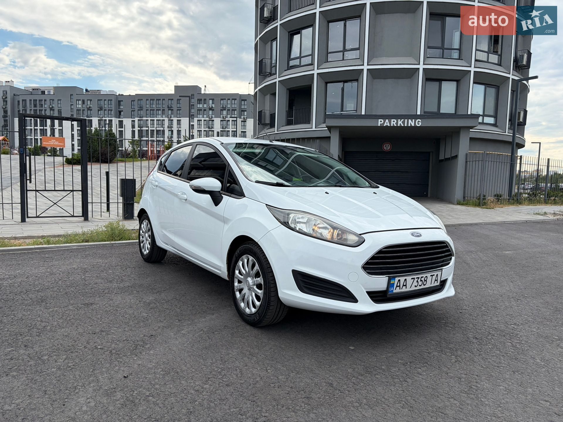 Ford Fiesta 2017 VIN WF0DXXGAKDHP28712 фото оголошення 3 з 18