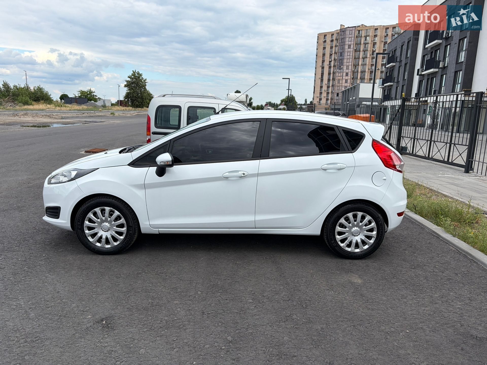 Ford Fiesta 2017 VIN WF0DXXGAKDHP28712 фото оголошення 5 з 18