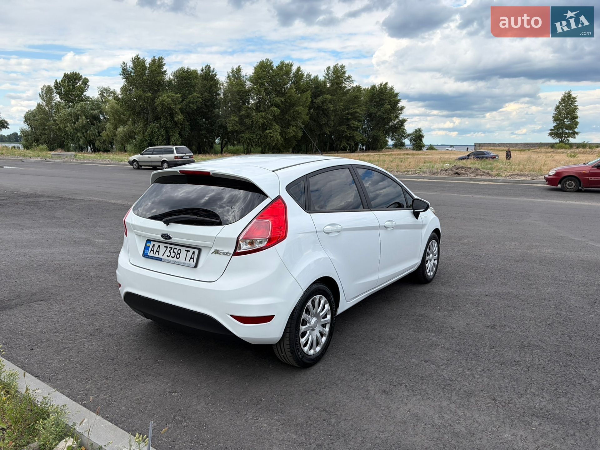 Ford Fiesta 2017 VIN WF0DXXGAKDHP28712 фото оголошення 7 з 18