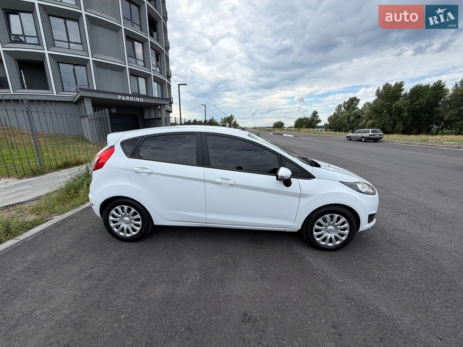 Ford Fiesta 2017 VIN WF0DXXGAKDHP28712 фото оголошення 8 з 18