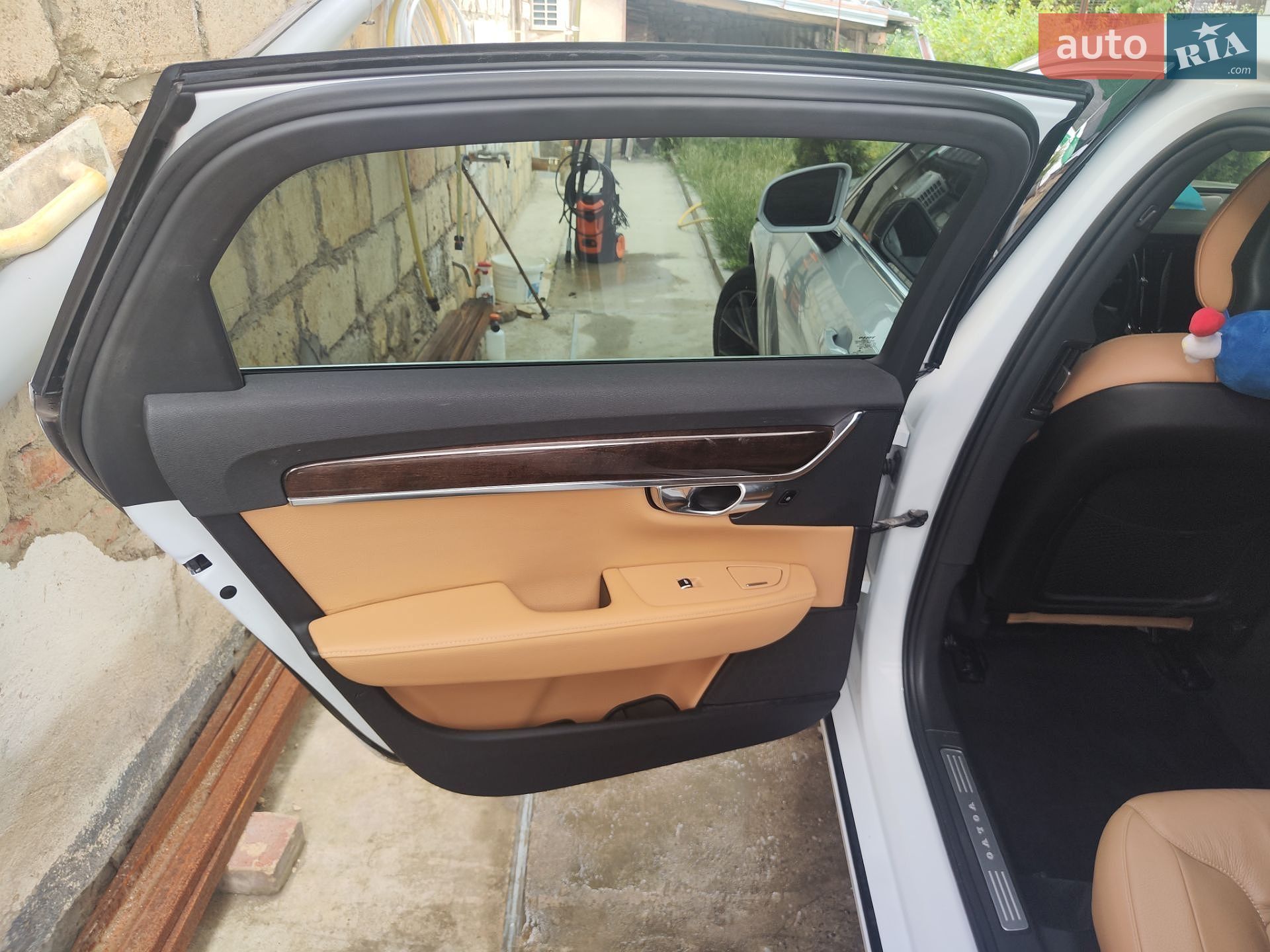 Volvo S90 2017 VIN LVY982MK1JP037731 фото оголошення 12 з 33