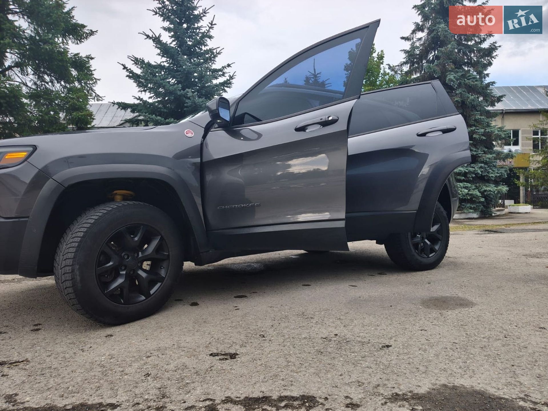 Jeep Cherokee 2019 VIN 1C4PJMBX3KD217924 фото оголошення 11 з 38