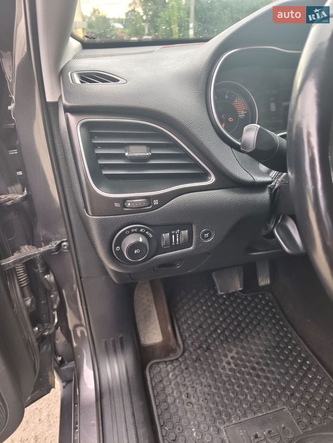 Jeep Cherokee 2019 VIN 1C4PJMBX3KD217924 фото оголошення 16 з 38