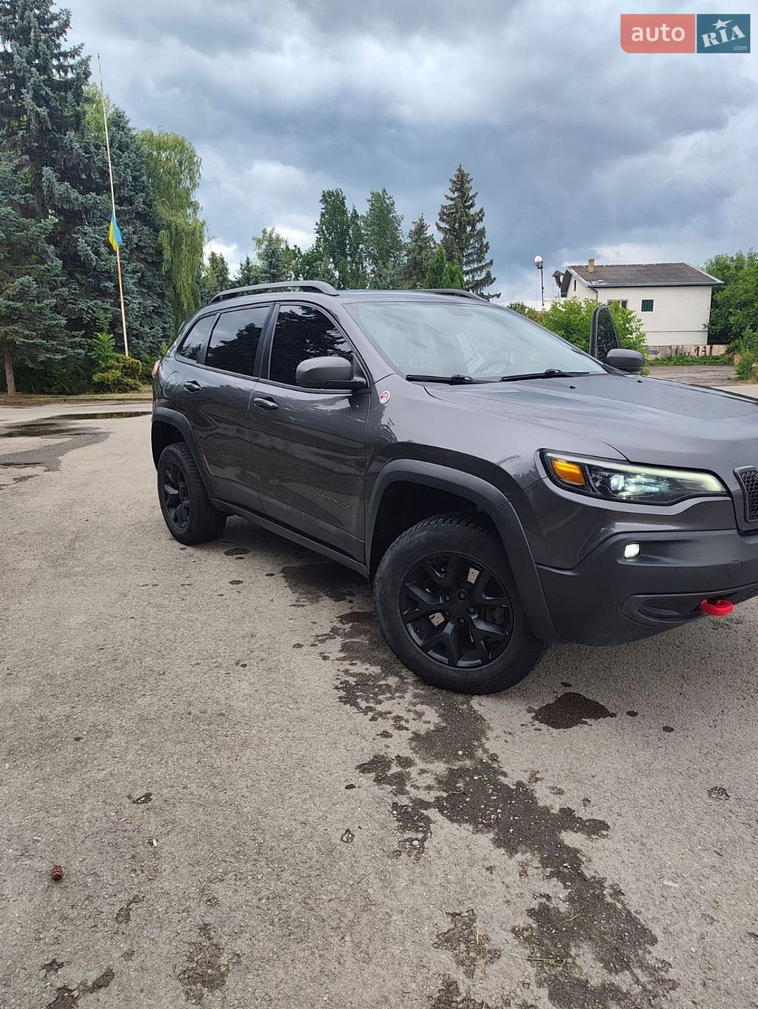 Jeep Cherokee 2019 VIN 1C4PJMBX3KD217924 фото оголошення 9 з 38
