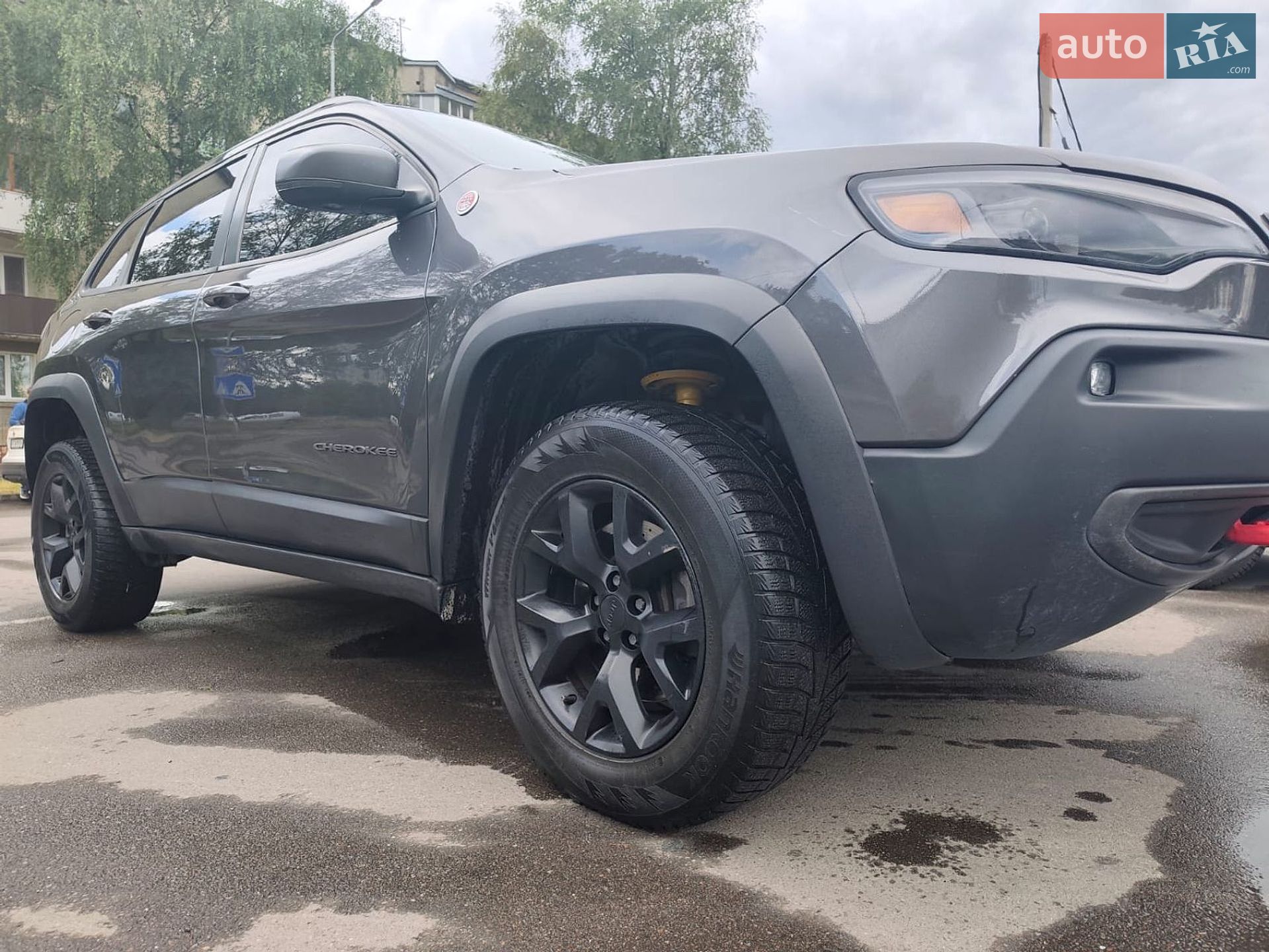 Jeep Cherokee 2019 VIN 1C4PJMBX3KD217924 фото оголошення 14 з 38