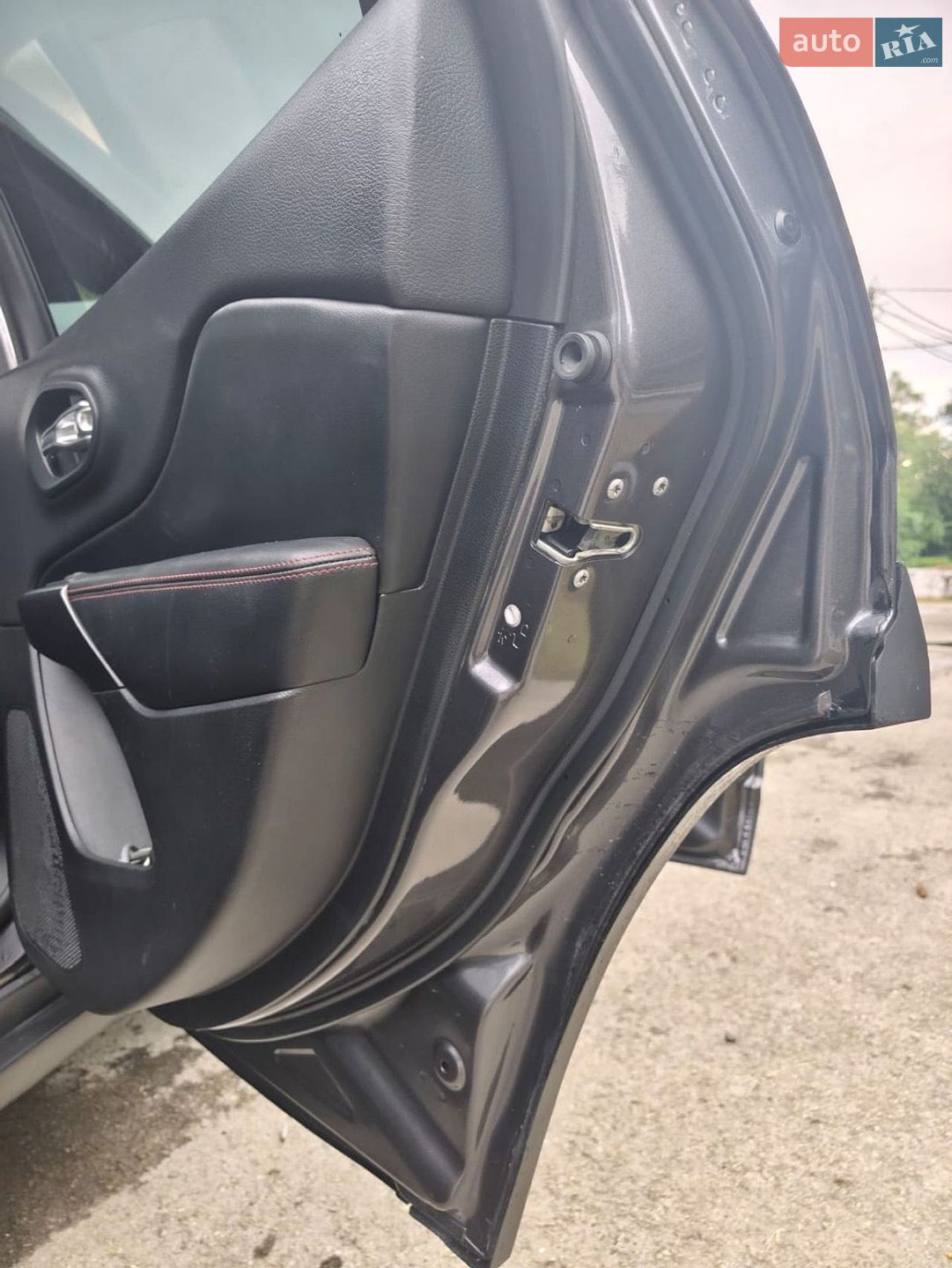 Jeep Cherokee 2019 VIN 1C4PJMBX3KD217924 фото оголошення 20 з 38