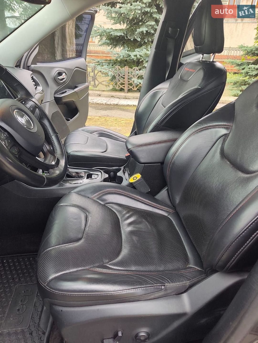 Jeep Cherokee 2019 VIN 1C4PJMBX3KD217924 фото оголошення 8 з 17