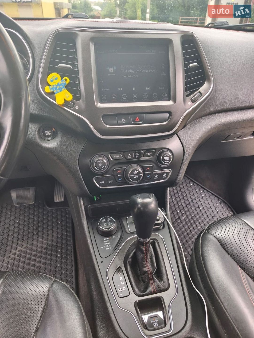 Jeep Cherokee 2019 VIN 1C4PJMBX3KD217924 фото оголошення 10 з 17