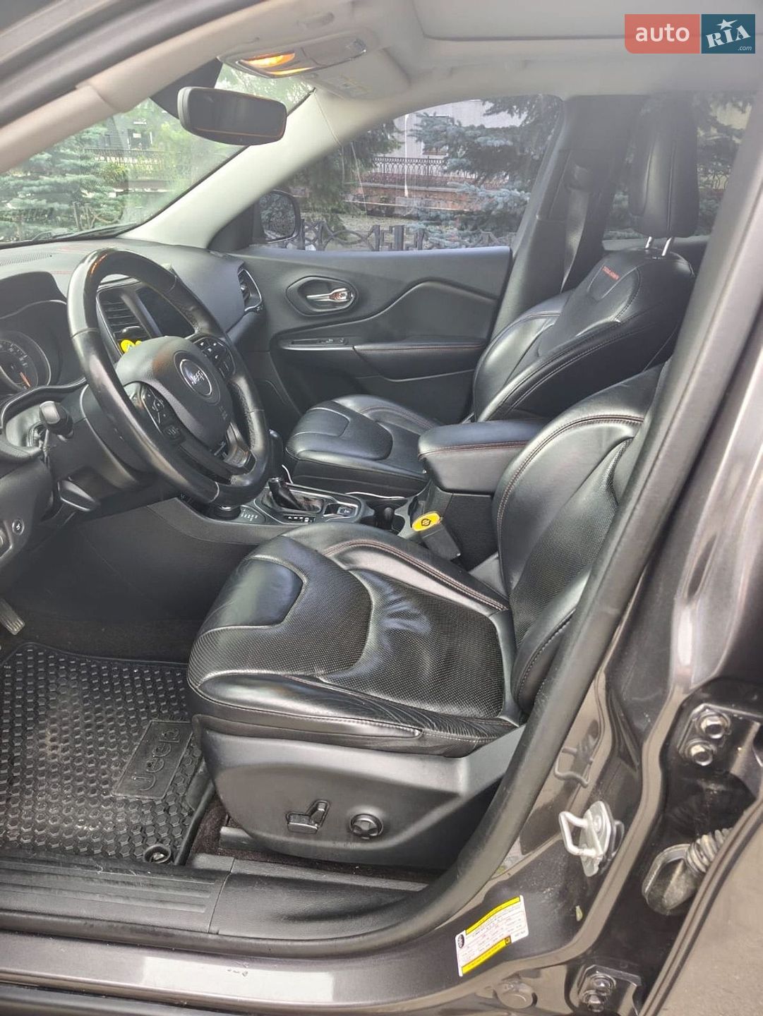 Jeep Cherokee 2019 VIN 1C4PJMBX3KD217924 фото оголошення 12 з 17