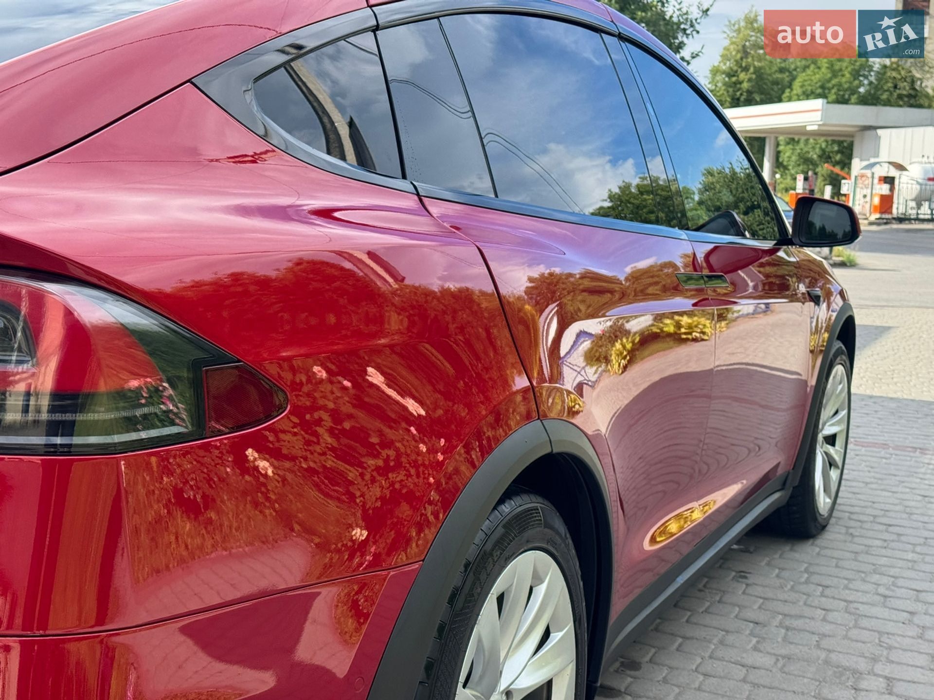 Tesla Model X 2017 VIN 5YJXCBE2XHF049120 фото оголошення 8 з 21
