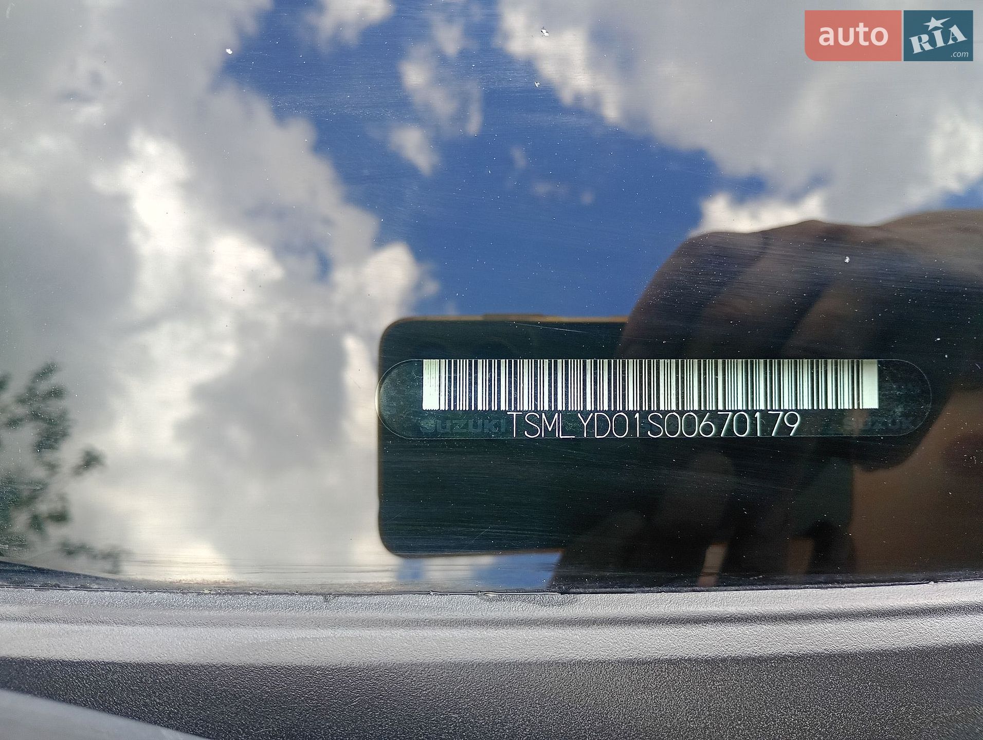 Suzuki Vitara 2019 VIN TSMLYD01S00670179 фото оголошення 10 з 14