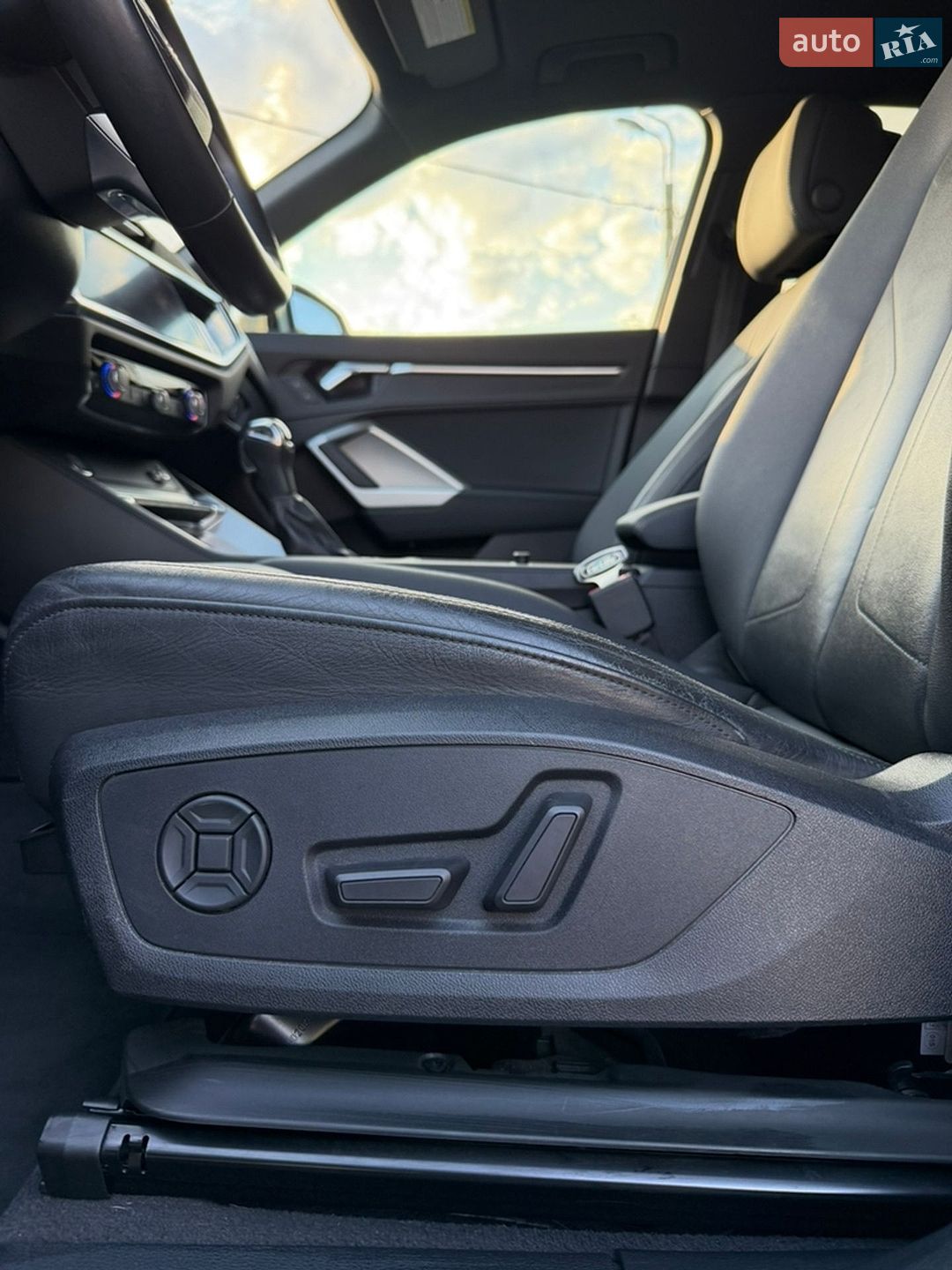 Audi Q3 2019 VIN WA1AECF36L1003289 фото оголошення 17 з 29